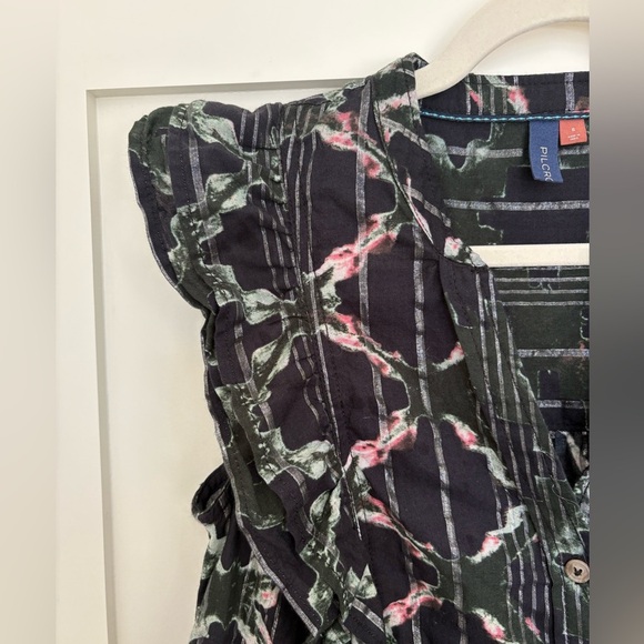 Anthropologie Pilcro Black Motif
Ruffled Buttondown Sleeveless Blouse - Picture 7 of 10